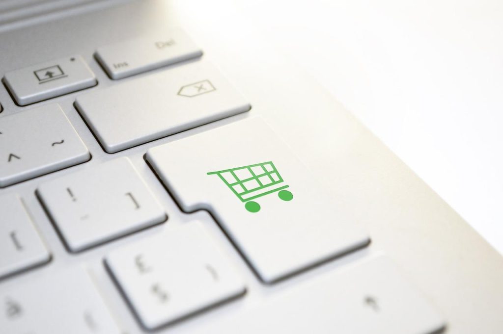 Visuele weergave van efficiënt pakket fulfilment proces in e-commerce logistiek