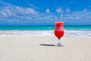 Home Valencia Deventer beachclub met strand en gastronomie aan de IJssel, perfect voor ontspanning en Spaanse culinaire ervaringen
