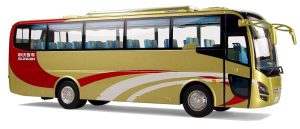 Home Groep passagiers stapt in een touringcar voor gezamenlijke reis met comfort en sociale interactie