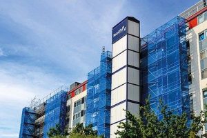 Home Noodlift op bouwplaats voor veilig personen- en goederentransport tussen meerdere verdiepingen